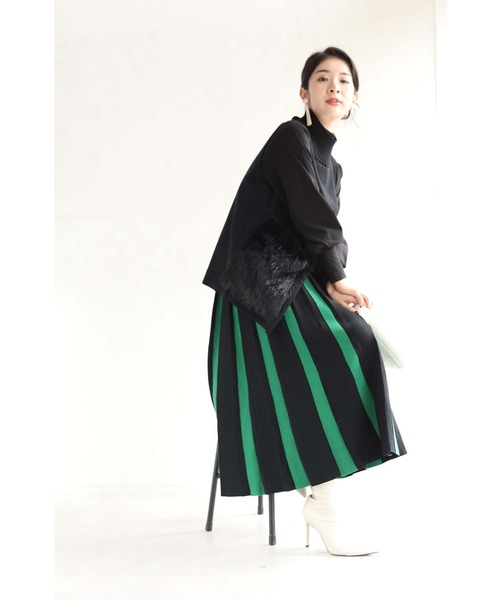 cawaii(カワイイ)の「幅広プリーツのバイカラーラインニットスカート(スカート・レディース・グリーン・FREE)」の3枚目の写真