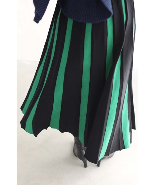 cawaii(カワイイ)の「幅広プリーツのバイカラーラインニットスカート(スカート・レディース・グリーン・FREE)」の11枚目の写真