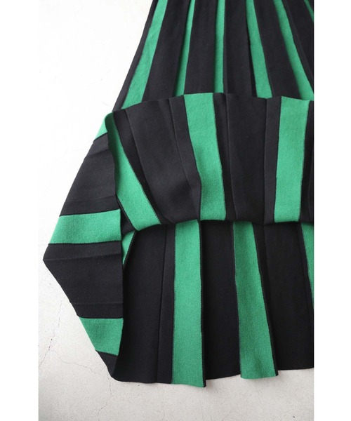 cawaii(カワイイ)の「幅広プリーツのバイカラーラインニットスカート(スカート・レディース・グリーン・FREE)」の13枚目の写真