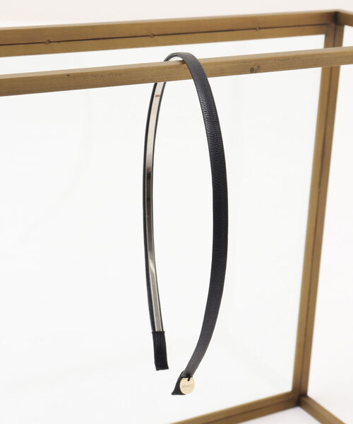 NOLLEY’S（ノーリーズ）の「フェイクレザー細カチューシャ（カチューシャ・レディース・ブラック・FREE）」の4枚目の写真