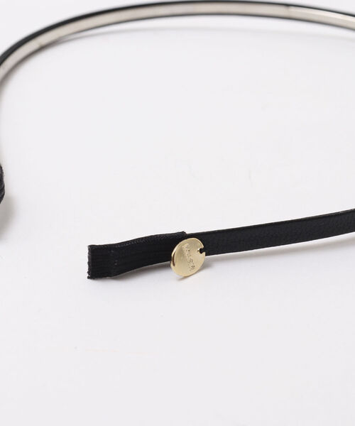 NOLLEY’S（ノーリーズ）の「フェイクレザー細カチューシャ（カチューシャ・レディース・ブラック・FREE）」の6枚目の写真