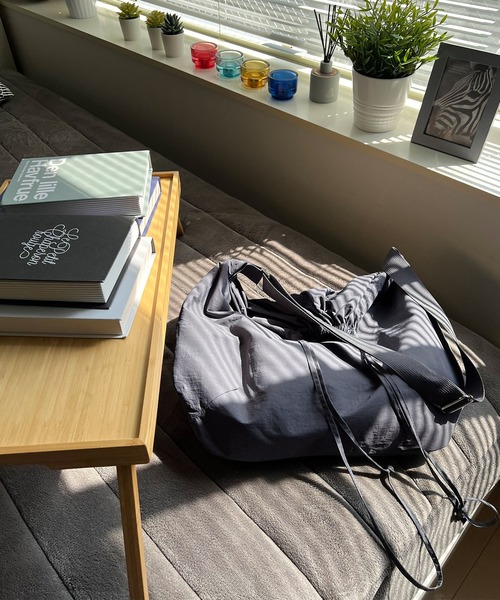 MONO-MART（モノマート）の「ドローストリングショルダーバック（ショルダーバッグ・レディース・ライトベージュ/ブラック/グレー・FREE）」の9枚目の写真