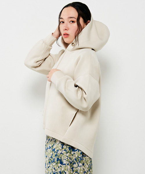 MELROSE claire(メルローズ クレール)の「【スッキリとスポーティーで上品な生地感☆大人っぽく落ち着きのあるパーカー♪】(パーカー・レディース・オフホワイト/ベージュ/ブラック・FREE)」の6枚目の写真