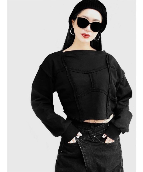 LVEU.（ラブユ.）の「Out seam design cropped sweat(Ai select) / アウトシームデザインクロップドスウェット（Tシャツ/カットソー・レディース・ブラック・FREE）」の3枚目の写真
