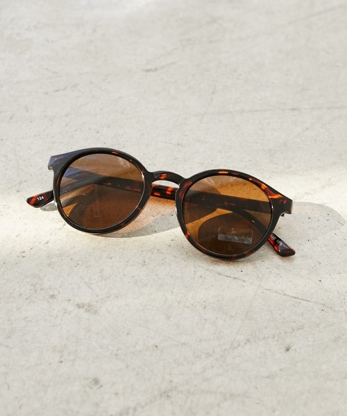 Andemiu（アンデミュウ）の「ボストンサングラスUV191526（サングラス・レディース・ベージュ/ブラウン/グレー・FREE）」の2枚目の写真