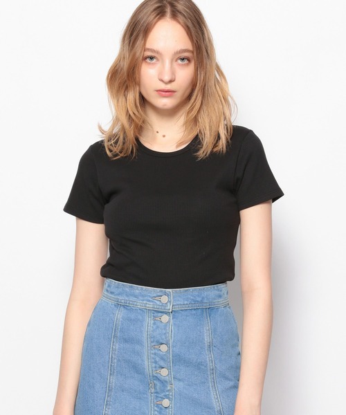 FOREVER 21(フォーエバー トゥエンティーワン)の「【BASIC】クロップドTシャツ(Tシャツ/カットソー・レディース・オレンジ/ライトインディゴブルー/オフホワイト/ブラック・SMALL/MEDIUM)」の1枚目の写真