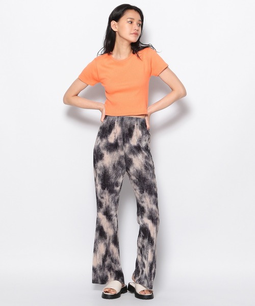 FOREVER 21(フォーエバー トゥエンティーワン)の「【BASIC】クロップドTシャツ(Tシャツ/カットソー・レディース・オレンジ/ライトインディゴブルー/オフホワイト/ブラック・SMALL/MEDIUM)」の18枚目の写真