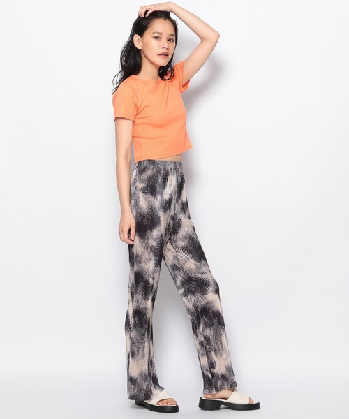 FOREVER 21(フォーエバー トゥエンティーワン)の「【BASIC】クロップドTシャツ(Tシャツ/カットソー・レディース・オレンジ/ライトインディゴブルー/オフホワイト/ブラック・SMALL/MEDIUM)」の19枚目の写真