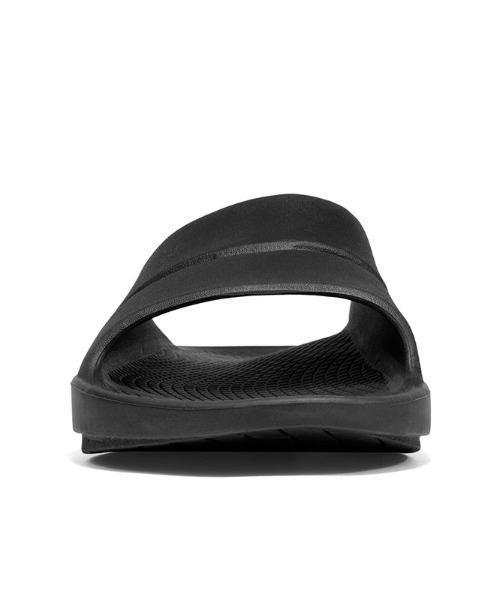 OOFOS（ウーフォス）の「OOFOS/ウーフォス  Ooahh リカバリーサンダル　WOMENS ウィメンズ（サンダル・レディース・ブラック・24/25.0/23.0）」の7枚目の写真