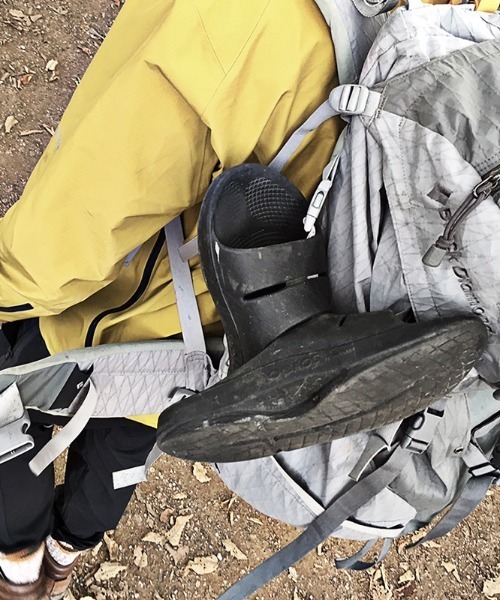 OOFOS（ウーフォス）の「OOFOS/ウーフォス  Ooahh リカバリーサンダル　WOMENS ウィメンズ（サンダル・レディース・ブラック・24/25.0/23.0）」の9枚目の写真