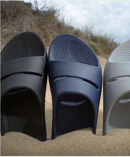 OOFOS（ウーフォス）の「OOFOS/ウーフォス  Ooahh リカバリーサンダル　WOMENS ウィメンズ（サンダル・レディース・ブラック・24/25.0/23.0）」の15枚目の写真