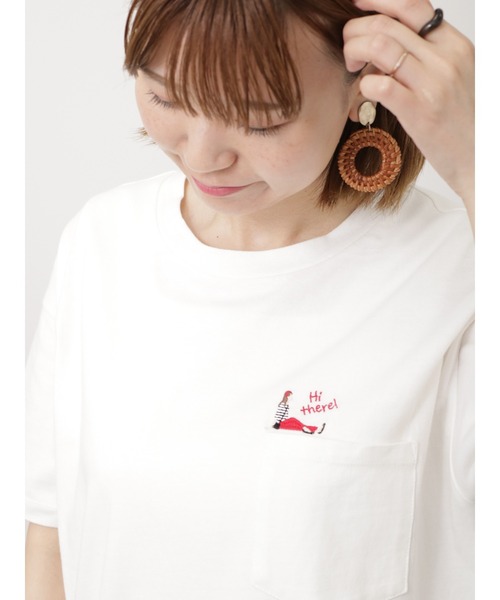 セール】ポケット女の子刺繍Tシャツ（Tシャツ/カットソー