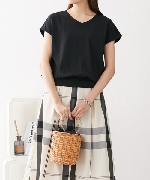 nissen（ニッセン）の「綿１００％　ＶネックフレンチスリーブＴシャツ（Tシャツ/カットソー・レディース・ピンク/ブラック/オフホワイト/カーキ/モカ/ブルーグレー/ネイビー/ターコイズブルー/イエロー/スカイブルー/杢グレー・L/M/LL/S）」の18枚目の写真