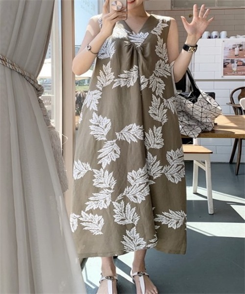 【SaturdayClub】2WAY着回し ノースリーブプリーツワンピ FREE STYLISTS(フリー スタイリスト)の「大柄プリント