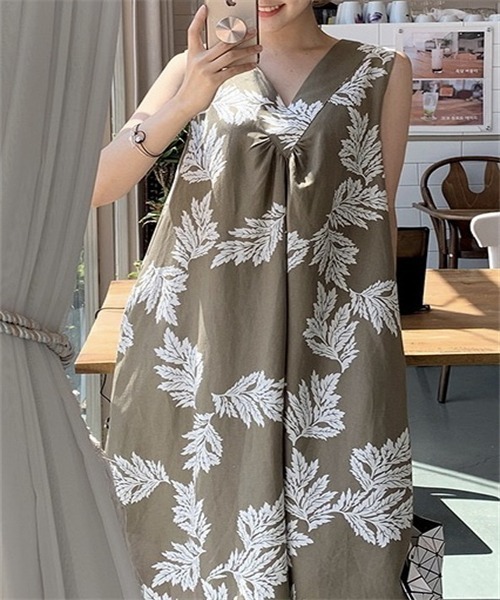 FREE STYLISTS（フリー スタイリスト）の「大柄プリントノースリーブ