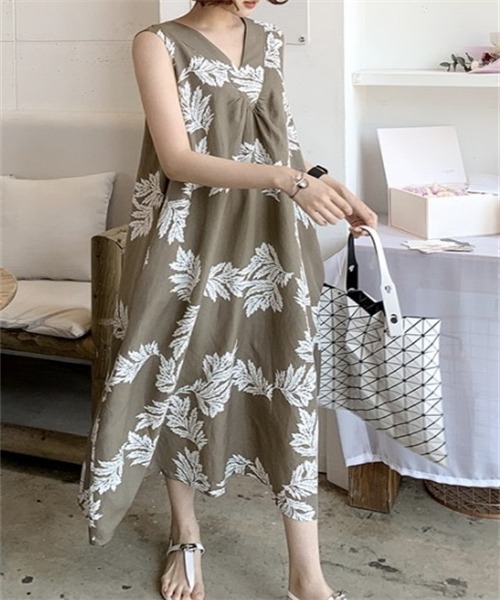 FREE STYLISTS（フリー スタイリスト）の「大柄プリントノースリーブ