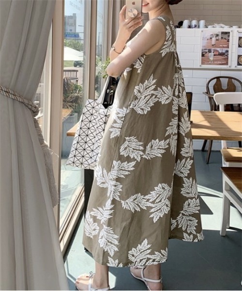 美品✨トゥービーシック【44】2wayひざ下丈ワンピースリーフ柄総刺繍ストライプ 美品✨トゥービーシック【44】2wayひざ下丈ワンピースリーフ柄総刺繍