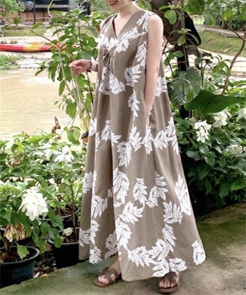 FREE STYLISTS（フリー スタイリスト）の「大柄プリントノースリーブ