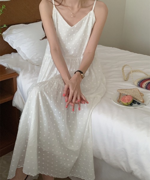 Chick(チック)の「ドット模様キャミソールワンピース(ワンピース・レディース・ホワイト・S/M)」の2枚目の写真