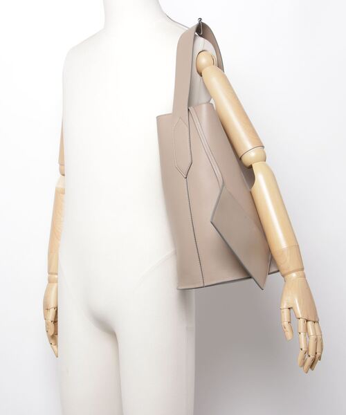 J&M Davidson（ジェイアンドエムデヴィッドソン）の「J&M DAVIDSON QUIVER BUCKET ジェイアンドエムデヴィッドソン クイバー バケット トートバッグ（トートバッグ・レディース・ベージュ/ブラック・FREE）」の6枚目の写真