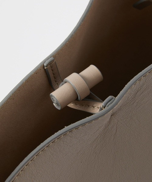 J&M Davidson（ジェイアンドエムデヴィッドソン）の「J&M DAVIDSON QUIVER BUCKET ジェイアンドエムデヴィッドソン クイバー バケット トートバッグ（トートバッグ・レディース・ベージュ/ブラック・FREE）」の13枚目の写真