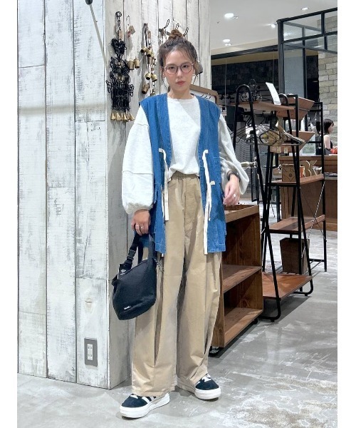 niko and...（ニコアンド）の「[MODE NORM CORE(モードノームコア)]タマムシツイルプリーツパンツ（チノパンツ・レディース・カーキ/ネイビー/キャメル/ベージュ/ライトグレー・MEDIUM/LARGE）」の14枚目の写真