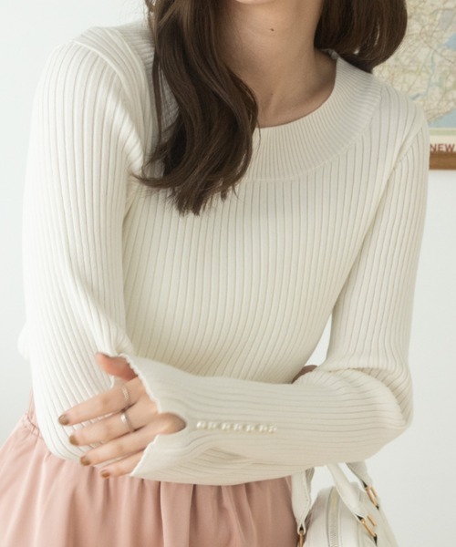 Ada.(エイダ)の「【シアバターで着るだけ保湿】新作 袖口パール デザイン ニット(ニット/セーター・レディース・オフホワイト/マスタード/ターコイズブルー/ブラック・FREE)」の2枚目の写真