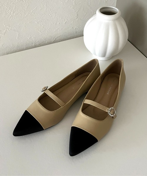 prose verse(プロズヴェール)の「ビジュバックルワンストラップパンプス(パンプス・レディース・ブラック/ベージュ・LARGE/MEDIUM/SMALL)」の1枚目の写真