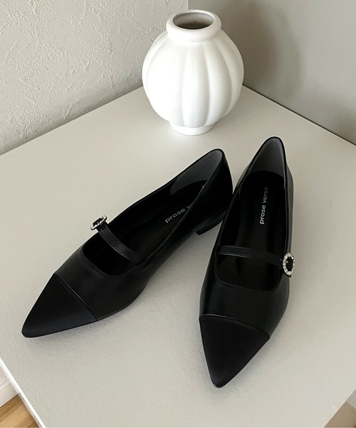 prose verse(プロズヴェール)の「ビジュバックルワンストラップパンプス(パンプス・レディース・ブラック/ベージュ・LARGE/MEDIUM/SMALL)」の3枚目の写真