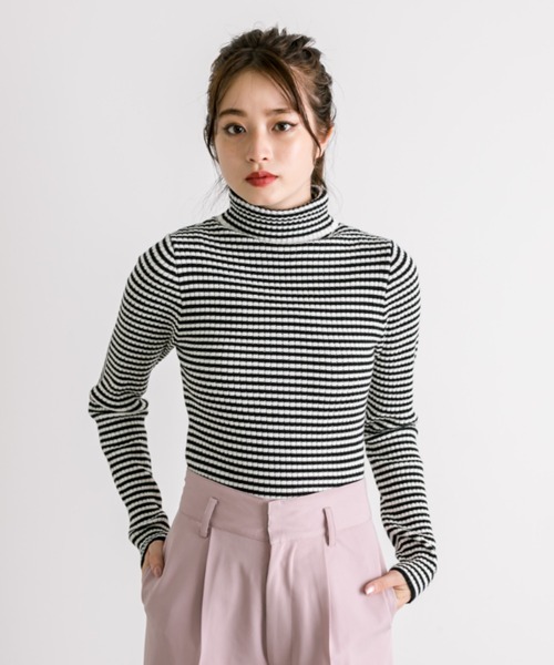 Herato オリーブ タートルネック ニット men-wearing-turtleneck-knit-