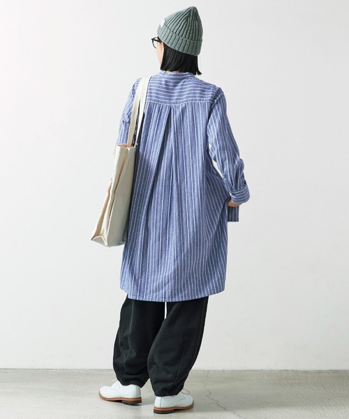 【新品】サニークラウズ　クレリックストライプチュニック　ロングシャツ　ベージュ サニークラウズ 後ろ姿はチュニックシャツ〈レディース〉｜Real