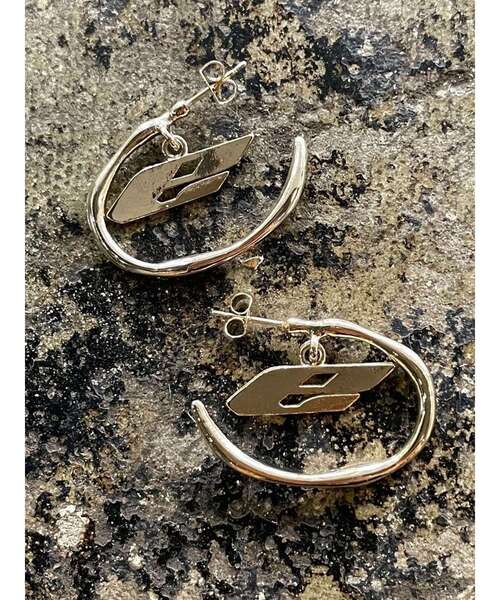 EMODA（エモダ）の「マークポイントピアス（ピアス（両耳用）・レディース・シルバー/ゴールド・FREE）」の3枚目の写真