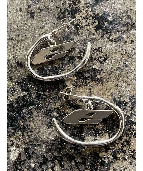 EMODA（エモダ）の「マークポイントピアス（ピアス（両耳用）・レディース・シルバー/ゴールド・FREE）」の4枚目の写真