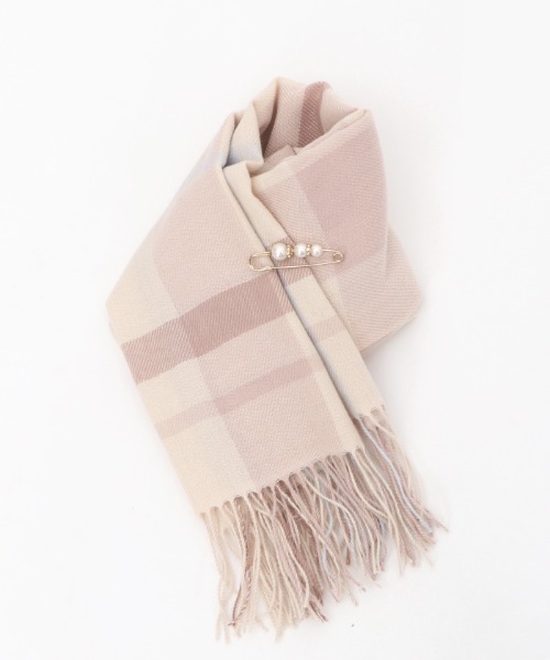 axes femme(アクシーズファム)の「ピン付きチェック柄ストール(ストール/ショール・レディース・ベージュ/サックスブルー/ラベンダー・FREE)」の2枚目の写真