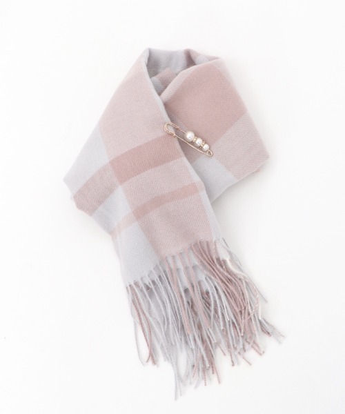 axes femme(アクシーズファム)の「ピン付きチェック柄ストール(ストール/ショール・レディース・ベージュ/サックスブルー/ラベンダー・FREE)」の3枚目の写真