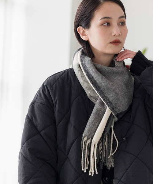 LAKOLE（ラコレ）の「アソートチェックマフラー / 960791（マフラー・レディース・ブラウン/グレー/オフホワイト/カーキ/イエロー/オレンジ/ブルー・FREE）」の2枚目の写真