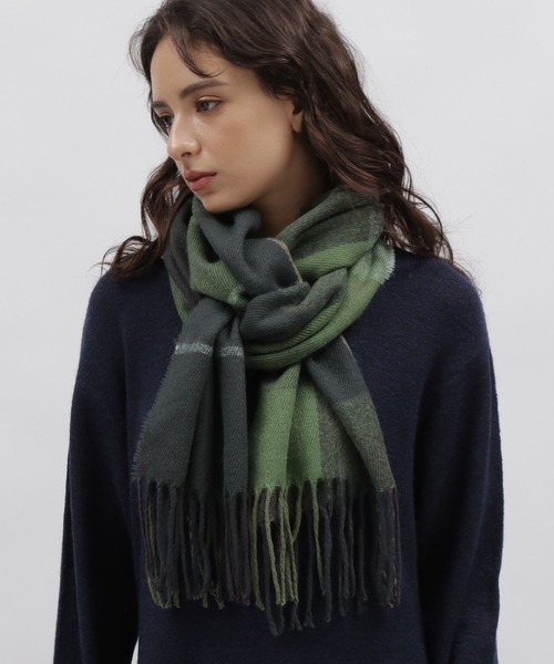 LAKOLE（ラコレ）の「アソートチェックマフラー / 960791（マフラー・レディース・ブラウン/グレー/オフホワイト/カーキ/イエロー/オレンジ/ブルー・FREE）」の4枚目の写真