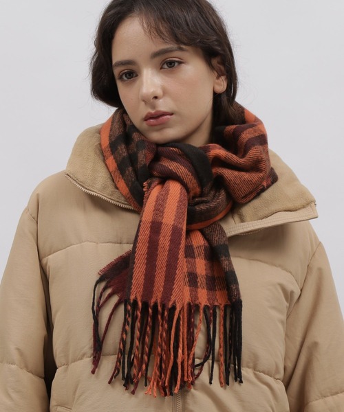 LAKOLE（ラコレ）の「アソートチェックマフラー / 960791（マフラー・レディース・ブラウン/グレー/オフホワイト/カーキ/イエロー/オレンジ/ブルー・FREE）」の7枚目の写真