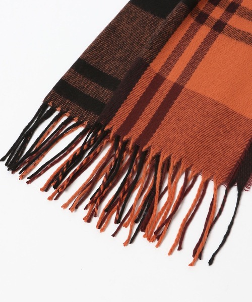 LAKOLE（ラコレ）の「アソートチェックマフラー / 960791（マフラー・レディース・ブラウン/グレー/オフホワイト/カーキ/イエロー/オレンジ/ブルー・FREE）」の12枚目の写真