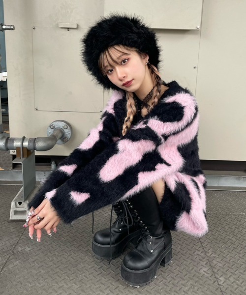 XU(エックスユー)の「ストリートファッション XU エックスユー pattern knit cardigan 3 オーバーサイズ ニット カーディガン ヘアリーニット Vネックニット シャギーニット(カーディガン/ボレロ・レディース・ブラック・ONE SIZE)」の6枚目の写真