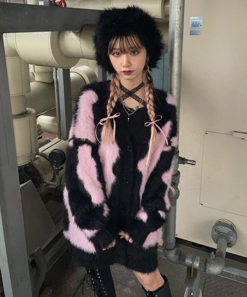 XU(エックスユー)の「ストリートファッション XU エックスユー pattern knit cardigan 3 オーバーサイズ ニット カーディガン ヘアリーニット Vネックニット シャギーニット(カーディガン/ボレロ・レディース・ブラック・ONE SIZE)」の8枚目の写真
