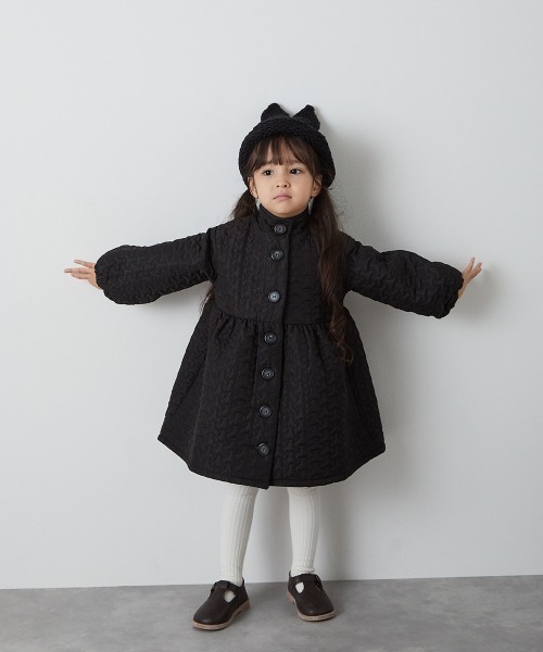 riziere（リジェール）の「キルティングコートワンピース（ノーカラーコート・キッズ・ホワイト/ブラック・90/100/110/120/130/140/150）」の2枚目の写真