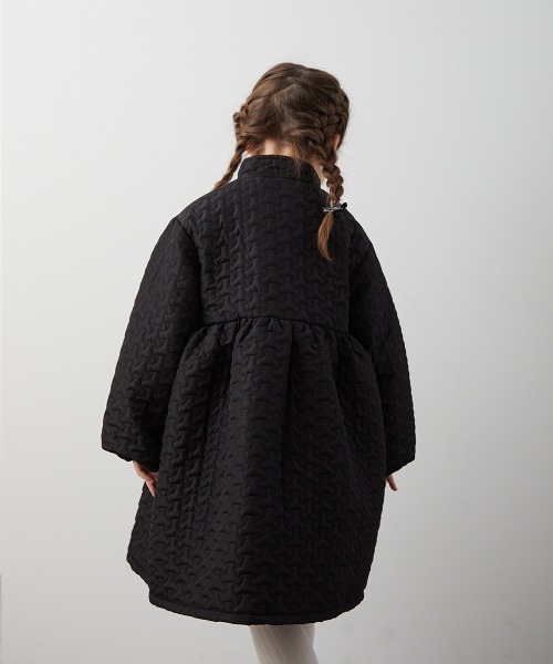 riziere（リジェール）の「キルティングコートワンピース（ノーカラーコート・キッズ・ホワイト/ブラック・90/100/110/120/130/140/150）」の9枚目の写真