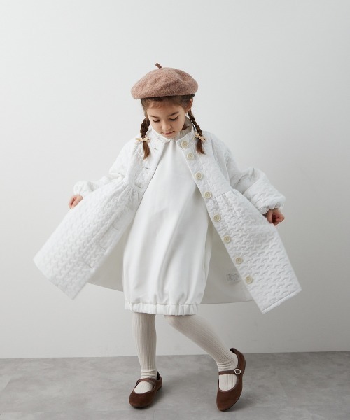 riziere（リジェール）の「キルティングコートワンピース（ノーカラーコート・キッズ・ホワイト/ブラック・90/100/110/120/130/140/150）」の3枚目の写真