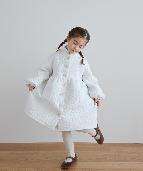 riziere（リジェール）の「キルティングコートワンピース（ノーカラーコート・キッズ・ホワイト/ブラック・90/100/110/120/130/140/150）」の19枚目の写真