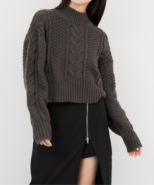 ANAP（アナップ）の「ケーブル編みハイネックニット（ニット/セーター・レディース・グレイッシュベージュ/レッド/スミクロ・FREE）」の2枚目の写真