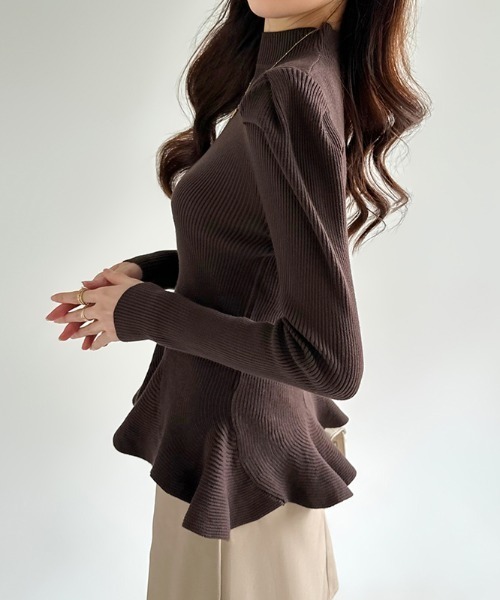 COCOMOMO(ココモモ)の「ペプラムニットトップス パワショルハイネック(ニット/セーター・レディース・ホワイト/ダークブラウン/ベージュ/ピンク/ライトブラウン/ダークブルー/ブラック・FREE)」の20枚目の写真