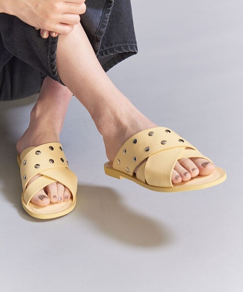 BEAUTY&YOUTH UNITED ARROWS(ビューティーアンドユースユナイテッドアローズ)の「スタッズ クロス スライダーサンダル(サンダル・レディース・ブラック/クリーム・36/38/37)」の6枚目の写真