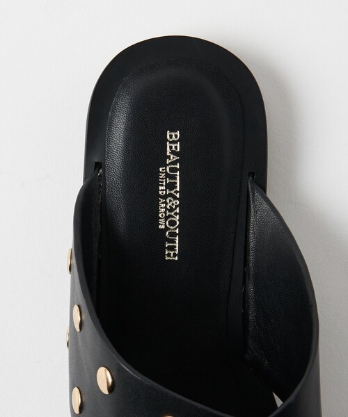 BEAUTY&YOUTH UNITED ARROWS(ビューティーアンドユースユナイテッドアローズ)の「スタッズ クロス スライダーサンダル(サンダル・レディース・ブラック/クリーム・36/38/37)」の14枚目の写真