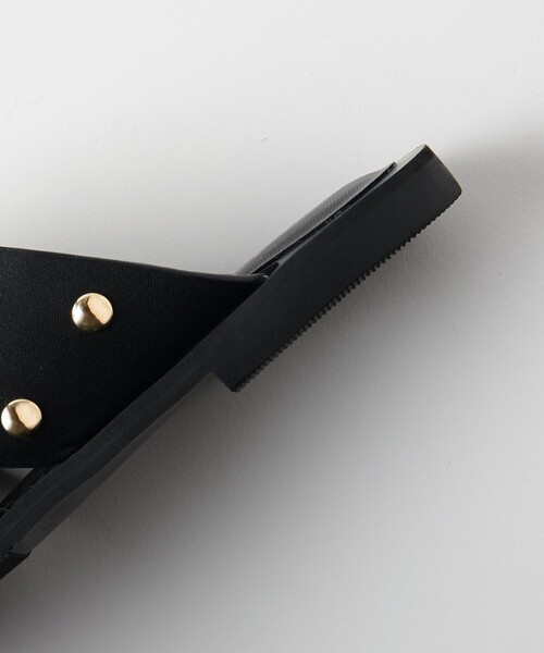 BEAUTY&YOUTH UNITED ARROWS(ビューティーアンドユースユナイテッドアローズ)の「スタッズ クロス スライダーサンダル(サンダル・レディース・ブラック/クリーム・36/38/37)」の16枚目の写真